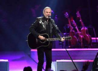 Neil Diamond Announces his Retirement from Touring