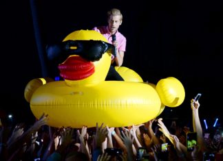 Andrew McMahon Reminisces About Moving Homes as a Kid in New Song “Ohio”