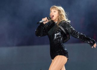 Taylor Swift Pays Tribute to Pride Month During Chicago Concert