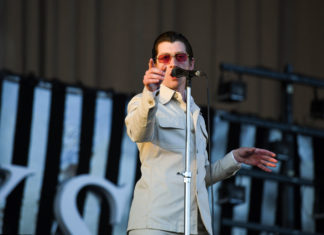 Arctic Monkeys Cover the Strokes‘ “Is This It?”