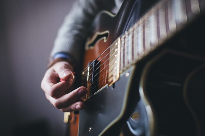 Over 450 Guitarists Gather in Sydney to Break a World Record