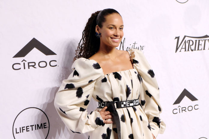 Watch Alicia Keys Perform at the London Train Station