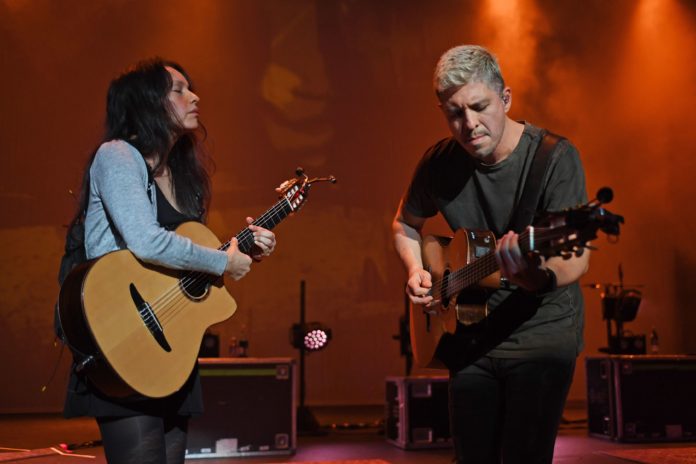 Hear Rodrigo y Gabriela’s Epic Cover of Pink Floyd’s “Echoes”