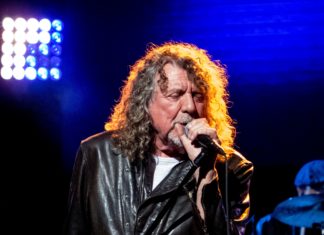 Robert Plant Sings “Immigrant Song” for First Time Since 1996