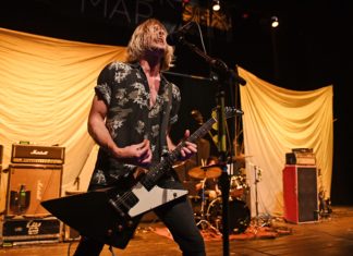 Dinosaur Pile-up “Celebrity Mansions”: Naughties Pop-Punk is Dead. Move On