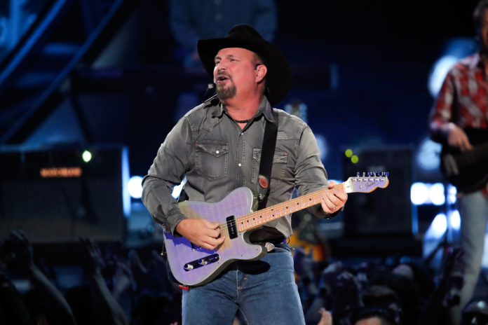 Garth Brooks Plots a Dive Bar Tour in Seven U.S. Cities