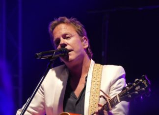 Kiefer Sutherland Postpones Three Music Tour Dates