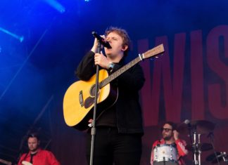 Lewis Capaldi Is Offering Tickets to Two Lucky Tinder Matches