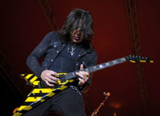 Michael Sweet: There’s Nothing to Hide Behind On Acoustic Shows
