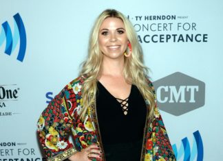 Sandra Lynn Talks About Her New Song “I Think of You”