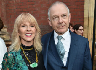 Robert Fripp, Toyah Willcox Perform Cover of Mötley Crüe’s “Girls Girls Girls”