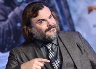 Jack Black Performs “Peaches” Alongside the Jonas Brothers