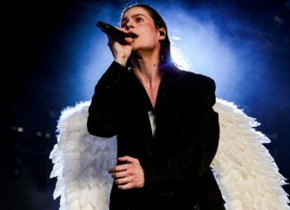 Christine & The Queens Covers The Bee Gees’ Classic “Stayin’ Alive”                                                