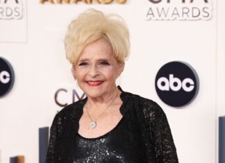 Brenda Lee Sets Several Hot 100 Records With “Rockin’ Around the Christmas Tree”