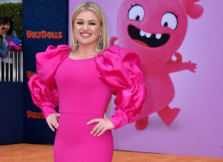 Kelly Clarkson & Ariana Grande Make Hot 100 History With Holiday Songs